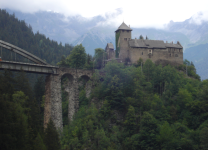 Burg Wiesberg und Trisannabrücke (Tobadill)