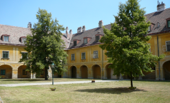 Schloss Mannersdorf und Edmund-Adler-Galerie (Mannersdorf am Leithagebirge)