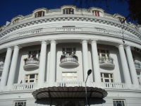 Hotel Esplanade und Gedenksäule Erzherzog Wilhelm  (Baden bei Wien)