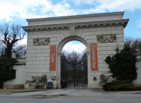 LöwentorSchloss Schönau  (Schönau an der Triesting)