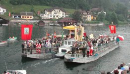 Fronleichnamsprozession am Traunsee (Traunkirchen)