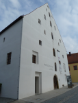 Herzogkasten mit Stadtmuseum/Aventinus-Denkmal (Abensberg)