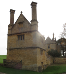 Campden House Gateway und Court Barn Museum (Chipping Champden, England)