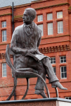 Pierhead Gebäude und Ivor Novello-Denkmal  (Cardiff, Wales)