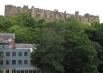 Durham Castle und Palace Green Library (Durham, England)