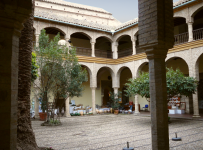 Hospital Mayor de San Sebastián mit Iglesia San Jacinto (Córdoba)