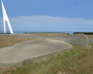 Monument lOiseau Blanc (Etretat (FR-NOR))