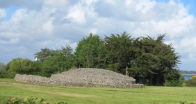 Grand Menhiren und Dolmen des Marchand (Locmariaquer (FR-BRE))