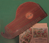 Schlagzither (Sennerin)