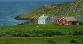 Hausnummern und bunte Häuser (Indre Billefjord)