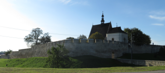 Krakauer-Tor und Stadtmauer (Szydlow)
